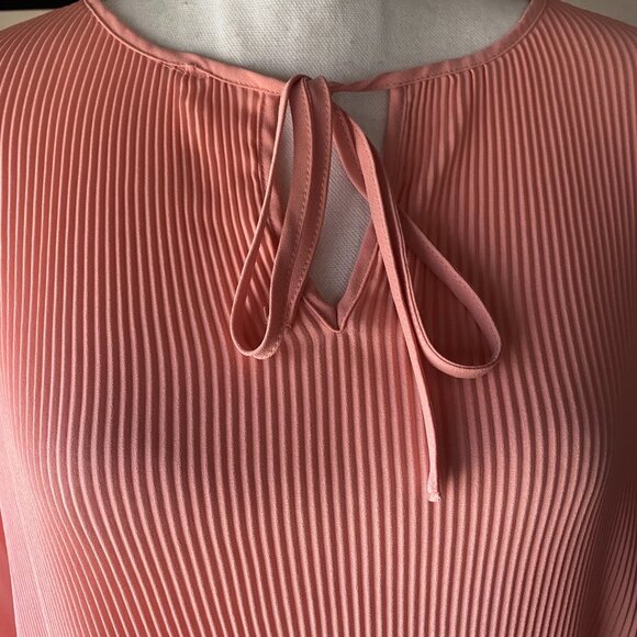 Simply Vera Wang Rosette Pink Pleated Chiffon Split Neck Peplum Blouse XL - Picture 9 of 12